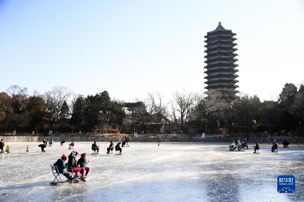 北京：冰上运动迎新年