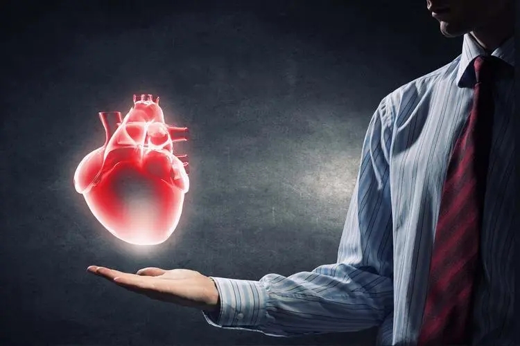 心脏在左侧还是右侧啊？心脏偏移的话会对我们身体造成哪些影响