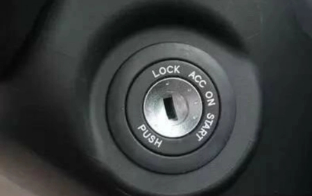 车上的lock是什么意思？原来汽车盘上的lock是这个意思，你理解对了吗