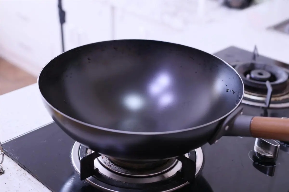 铁锅第一次用怎么处理后不生锈？五个步骤的处理，让你的铁锅使用不生锈