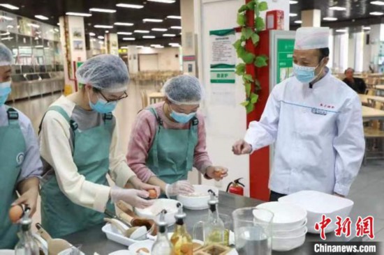 校园变身实践基地 北京高校多措提升劳动教育水平